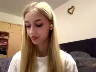 Nerissakapusniak  live sex cam