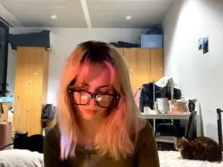 Rayhelm  live sex cam