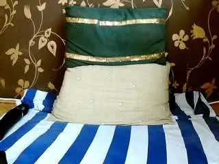 Squirtymayagold  live sex cam