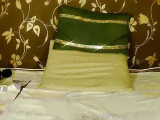 Squirtymayagold  live sex cam