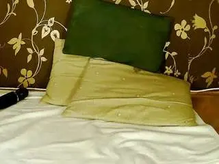 Squirtymayagold  live sex cam