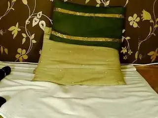 Squirtymayagold  live sex cam