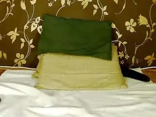 Squirtymayagold  live sex cam