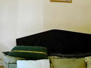 Squirtymayagold  live sex cam