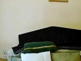 Squirtymayagold  live sex cam