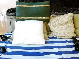 Squirtymayagold  live sex cam