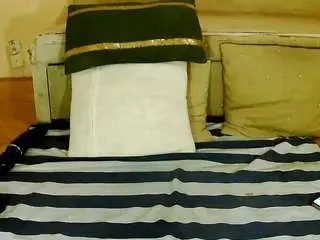 Squirtymayagold  live sex cam