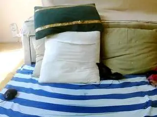 Squirtymayagold  live sex cam