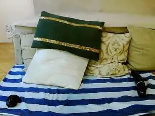 Squirtymayagold  live sex cam