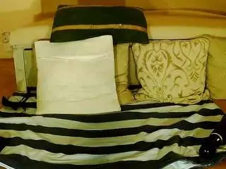 Squirtymayagold  live sex cam