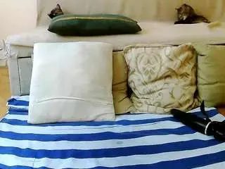 Squirtymayagold  live sex cam