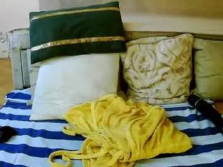Squirtymayagold  live sex cam