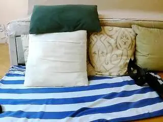 Squirtymayagold  live sex cam