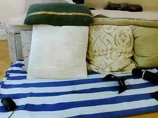 Squirtymayagold  live sex cam