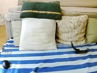 Squirtymayagold  live sex cam