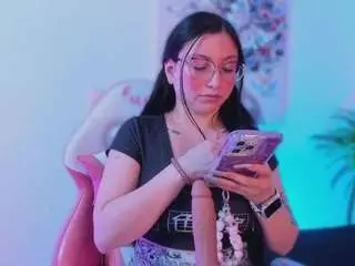 Luucyjoness  live sex cam