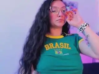 Luucyjoness  live sex cam