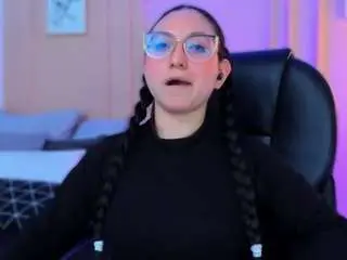 Luucyjoness  live sex cam