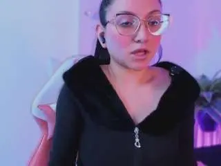 Luucyjoness  live sex cam