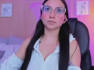 Luucyjoness  live sex cam