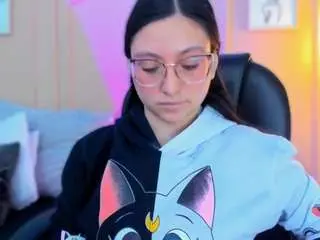 Luucyjoness  live sex cam