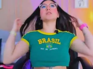 Luucyjoness  live sex cam