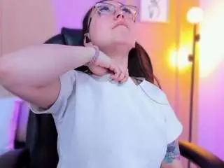Luucyjoness  live sex cam