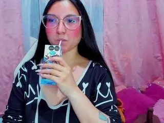 Luucyjoness  live sex cam