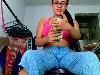 Gyselahotslut  live sex cam