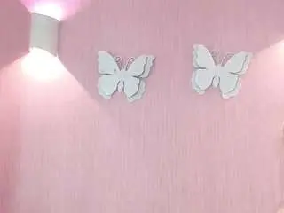 Littleari  live sex cam