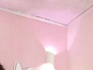 Littleari  live sex cam