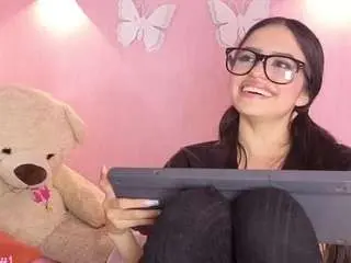 Littleari  live sex cam