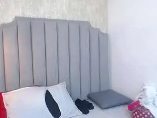 Maya-curvy  live sex cam