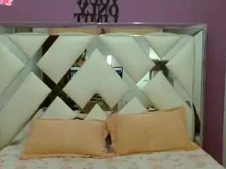 Rebeccamils  live sex cam