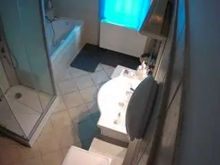 Voyeurcam-julmodels-bath-2nd-2  live sex cam