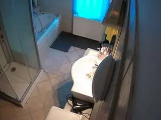 Voyeurcam-julmodels-bath-2nd-2  live sex cam