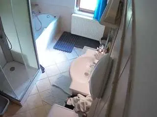 Voyeurcam-julmodels-bath-2nd-2  live sex cam