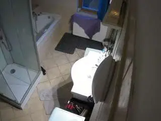 Voyeurcam-julmodels-bath-2nd-2  live sex cam