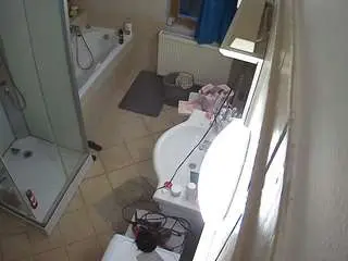 Voyeurcam-julmodels-bath-2nd-2  live sex cam
