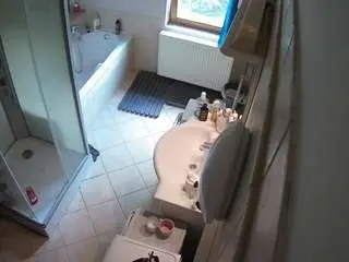 Voyeurcam-julmodels-bath-2nd-2  live sex cam