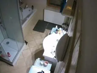 Voyeurcam-julmodels-bath-2nd-2  live sex cam