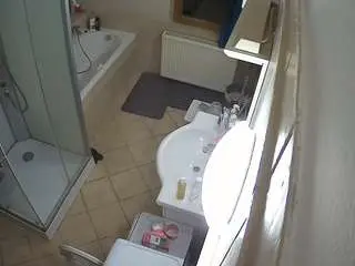 Voyeurcam-julmodels-bath-2nd-2  live sex cam