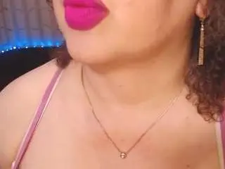 Yourbustykatty  live sex cam