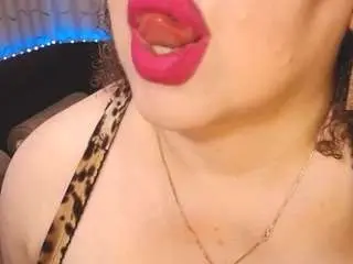 Yourbustykatty  live sex cam