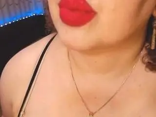 Yourbustykatty  live sex cam