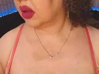 Yourbustykatty  live sex cam