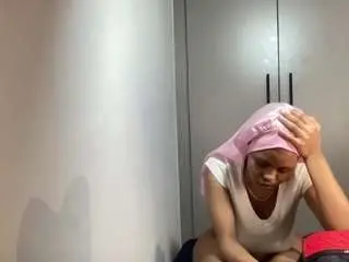 Hotmelelo  live sex cam