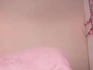 Milii-moon  live sex cam