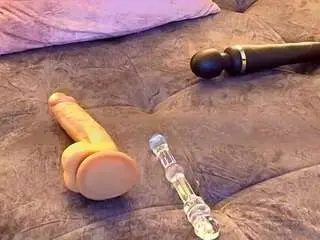 Brunette-candy  live sex cam