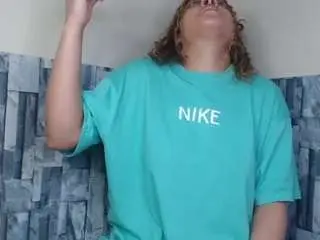 Redbonelolly  live sex cam